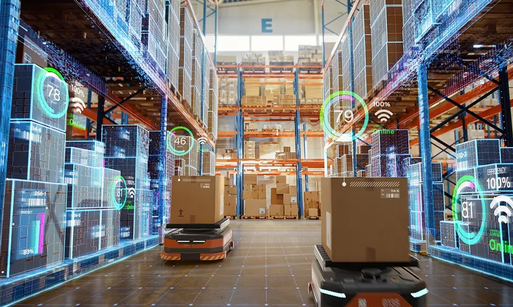 Futuristisches vollautomatischen Hochregallager mit Kommissionier-Robotern und digitaler Bestandsanalyse