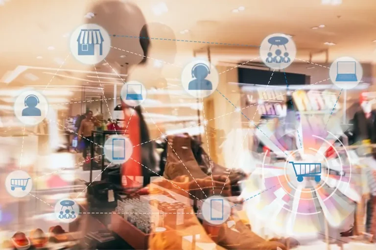 Adobe Stock_Multichannel Modegeschäft, über dem viele kleine Icons schweben, die miteinander verbunden sind; als Beispiel für nahtlose Kundenerlebnis über alle Einkaufskanäle hinweg.
