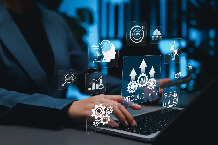 AI productivity automation and business workflow optimization concept. Professional using laptop with growth arrows, analytics, target, cloud, brain icons. intelligent task management, efficiency Konzept zur Produktivitätssteigerung durch KI und zur Optimierung von Geschäftsabläufen. Berufstätiger mit Laptop, dargestellt durch Symbole für Wachstumspfeile, Analytik, Ziele, Cloud und Gehirn. Intelligentes Aufgabenmanagement, Effizienz