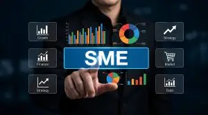 Geschäftsmann, der die Analyseoberfläche des Dashboards zur Wachstumsstrategie für KMU berührt