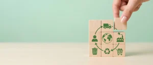 Kreislaufwirtschaft; Nachhaltigkeit; Umwelt; Recycling; Wiederverwendung; Reduzierung; Abfallwirtschaft; Lieferkette; Logistik; Fertigung; Konsum; umweltfreundlich; grün; Planet; Erde; Industrie; Wirtschaft; Innovation; erneuerbar; Ökologie; natürlich; Zukunft; Verantwortung; global; Schutz; Lösung; Erhaltung; Prozess; Kreislauf;